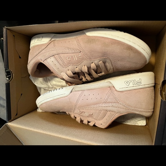 Pink suede filas - Picture 2 of 3